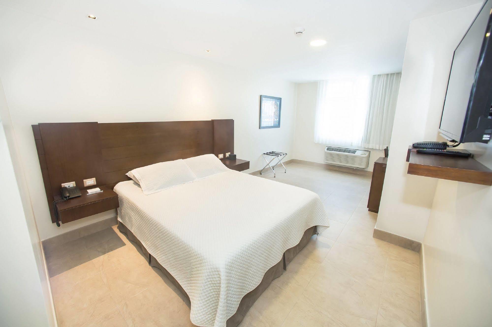 Hotel Marcelius グアヤキル エクステリア 写真