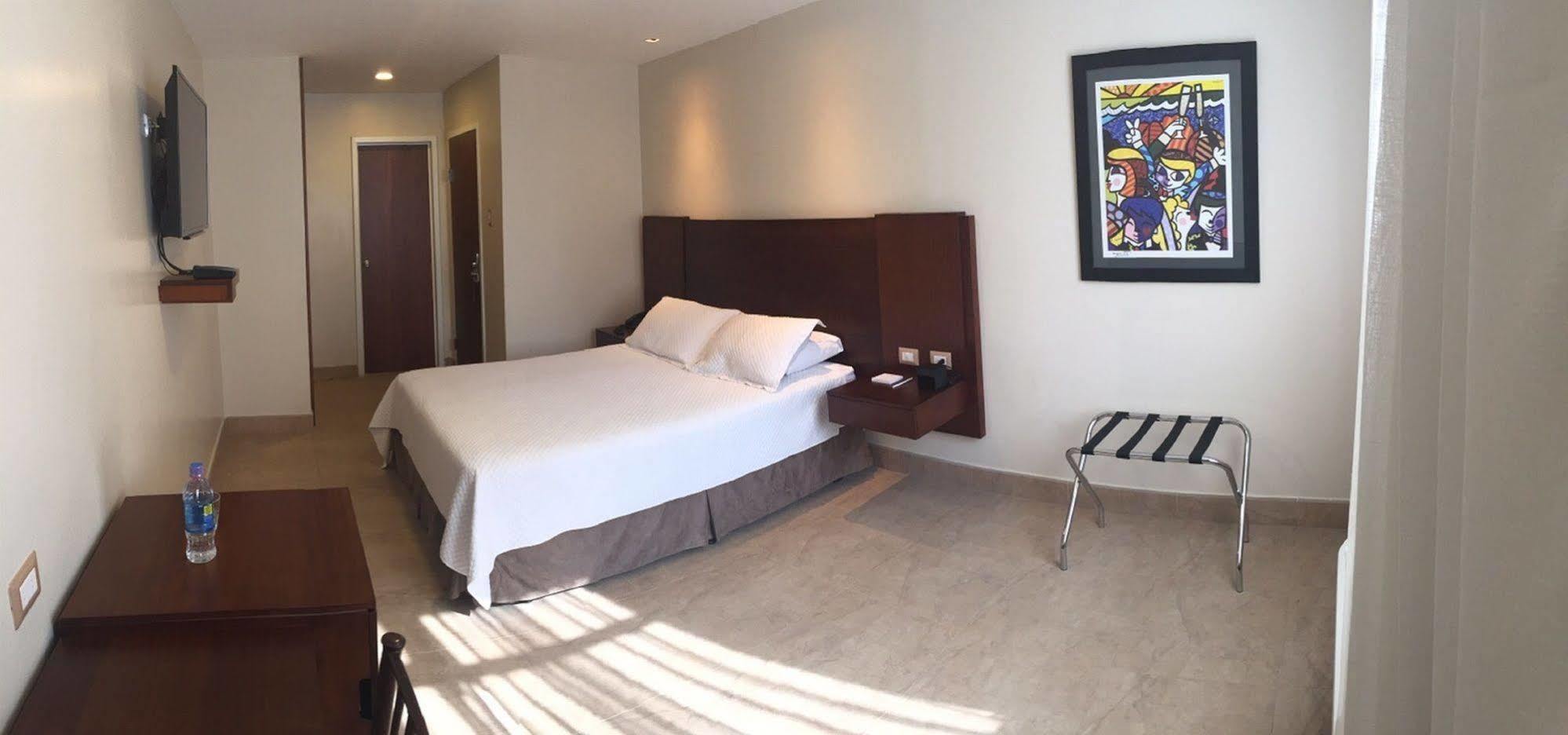 Hotel Marcelius グアヤキル エクステリア 写真