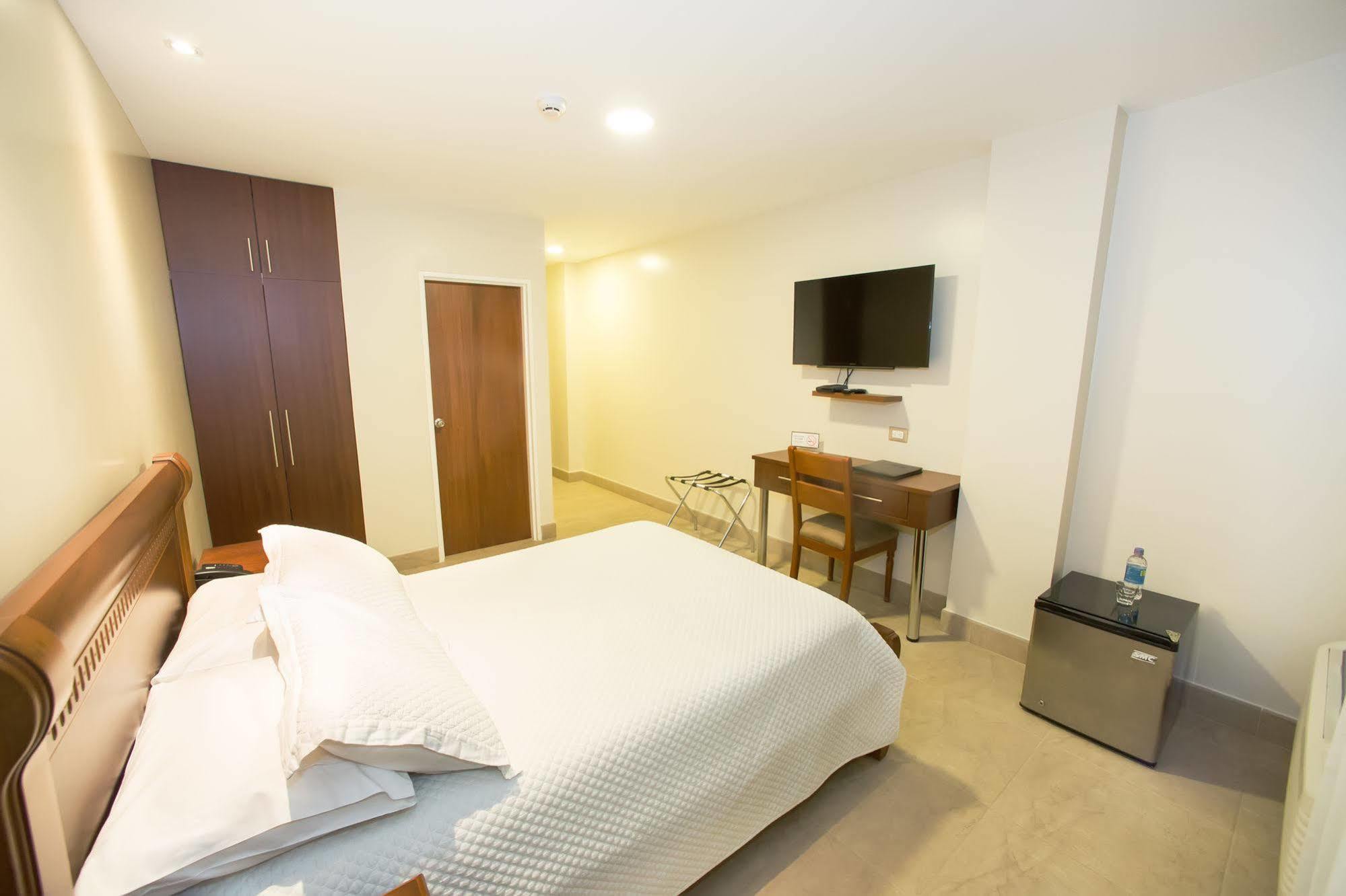 Hotel Marcelius グアヤキル エクステリア 写真